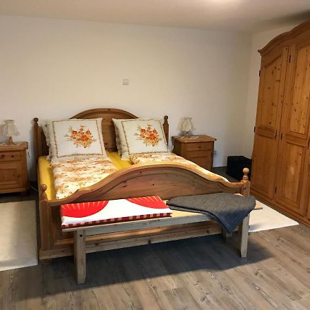 Ferienwohnung „Frosch“ Neukirchen-Balbini ภายนอก รูปภาพ