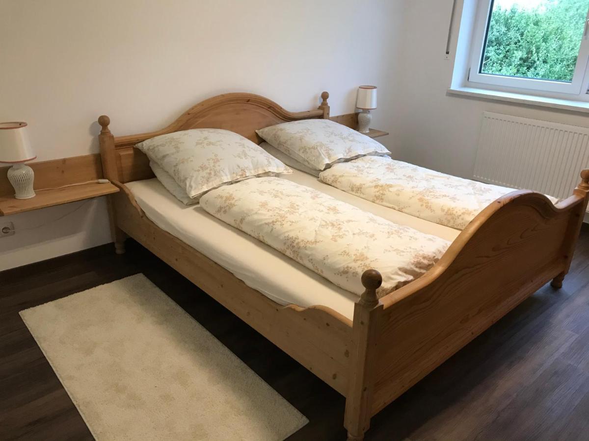 Ferienwohnung „Frosch“ Neukirchen-Balbini ภายนอก รูปภาพ