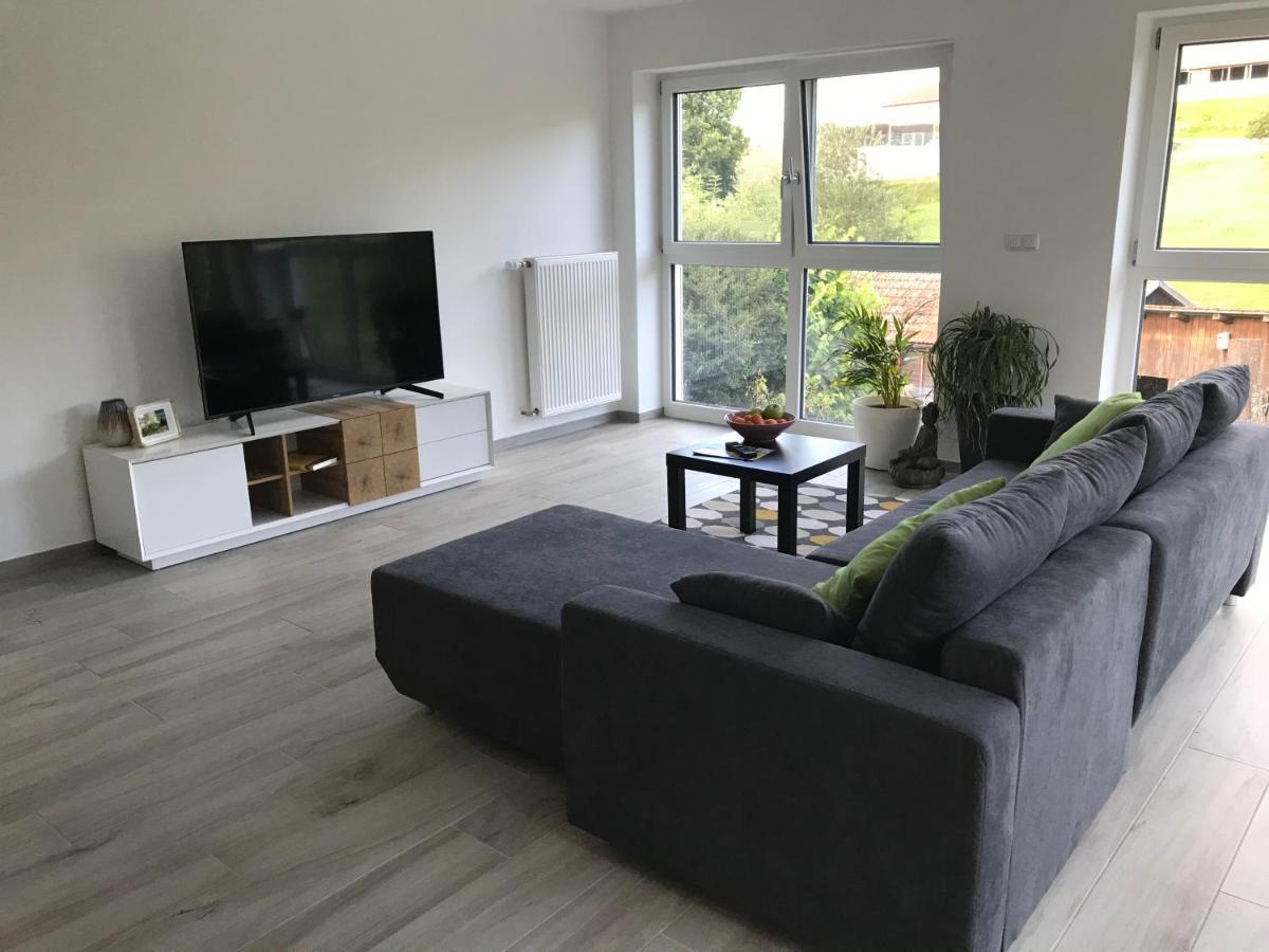 Ferienwohnung „Frosch“ Neukirchen-Balbini ภายนอก รูปภาพ