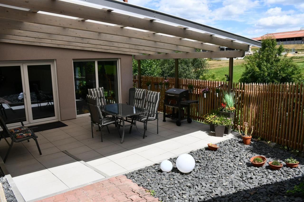 Ferienwohnung „Frosch“ Neukirchen-Balbini ภายนอก รูปภาพ